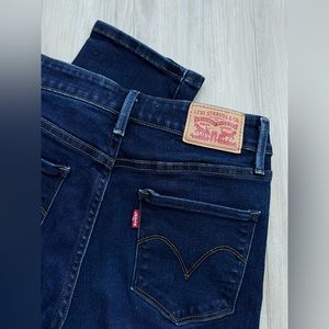 Levi’s Mid Rise Skinny Jeans Size 4